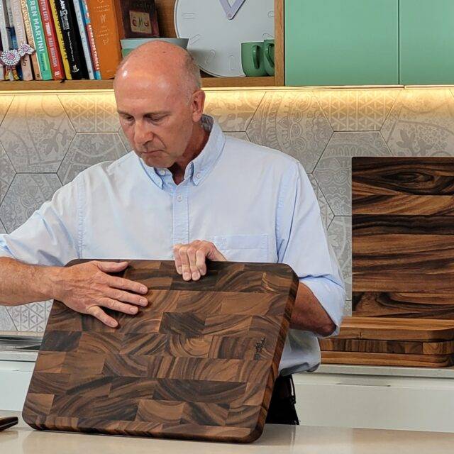 🌳 The only chopping board you will ever need - END GRAIN perfection.
🌳 Acacia Heartwood - NO warping, NO cracking
🌳 Hand-crafted like artwork
🌳 Designed to last a lifetime
https://www.wildwood.com.au/product/avoca-large-end-grain-board/

#endgrainboard
#acaciawood
#wildwood
#choppingboard