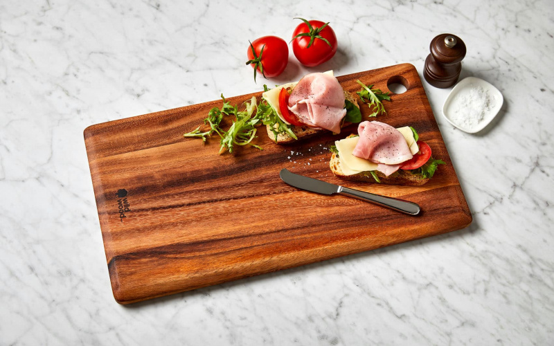 wood cutting board vs plastic cutting board and how to sanitise