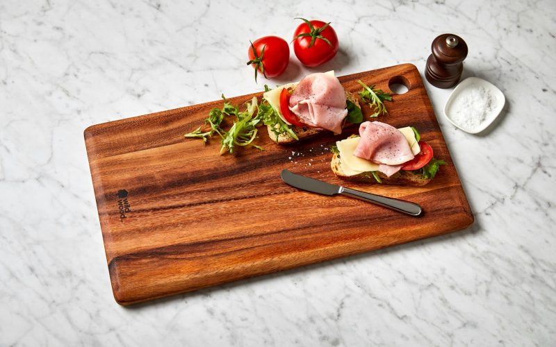 wood cutting board vs plastic cutting board and how to sanitise