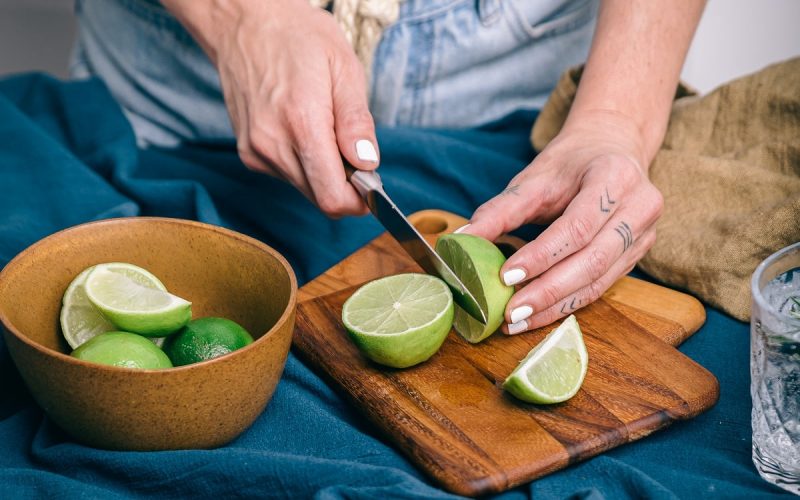Is cutting and serving food on wood safe
