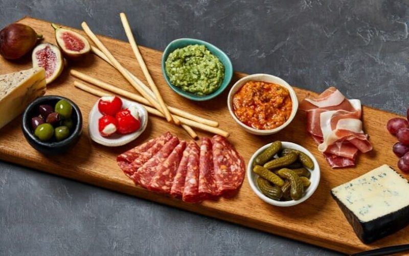 how to assemble and what to put on a perfect cheese board